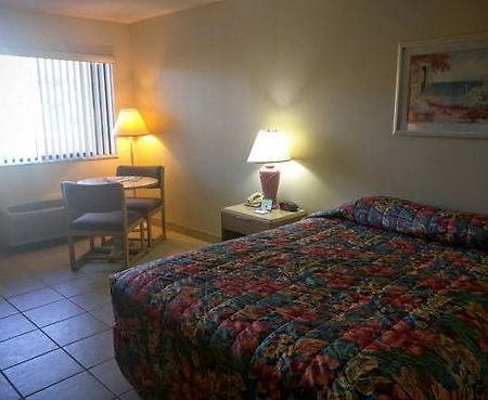 Cypress Cove Nudist Resort Poinciana Eksteriør bilde