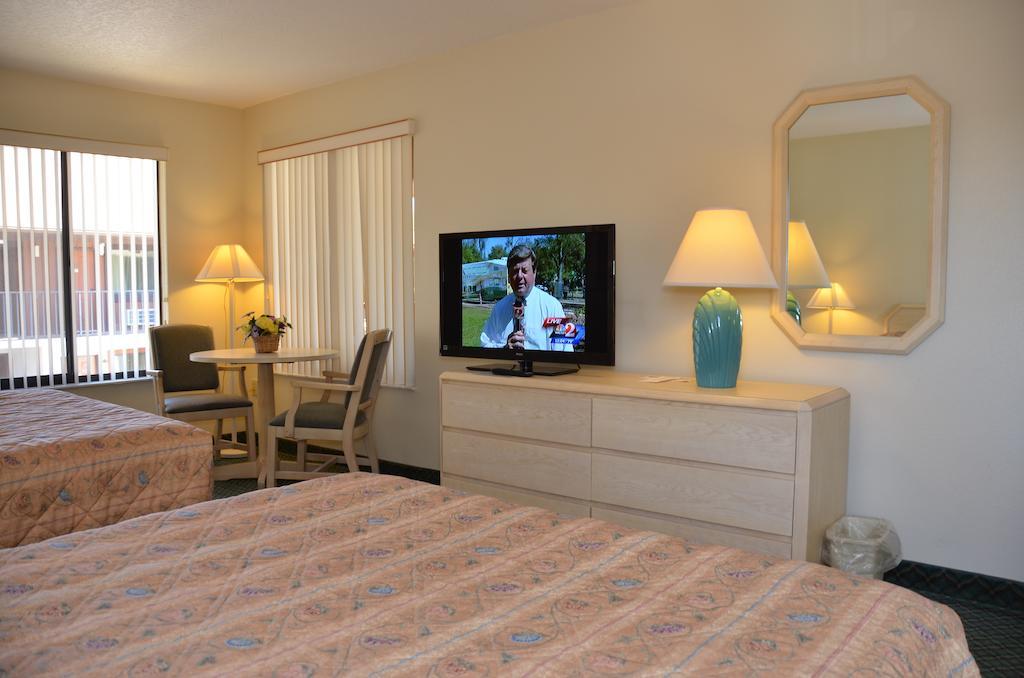 Cypress Cove Nudist Resort Poinciana Rom bilde