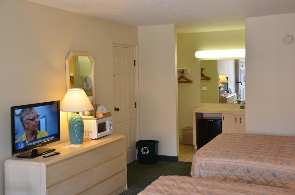 Cypress Cove Nudist Resort Poinciana Rom bilde